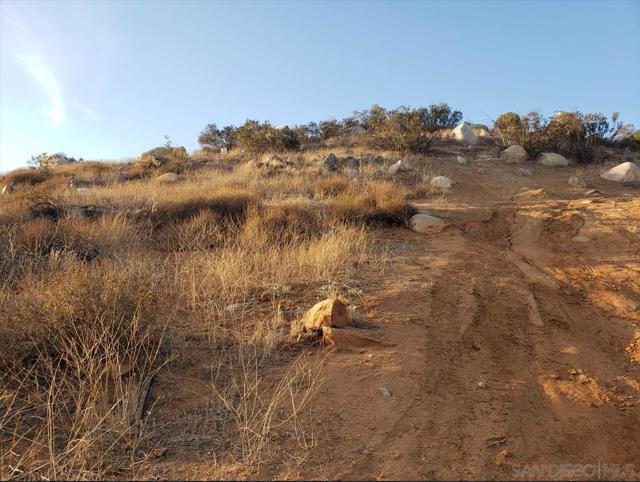 10270 Riverford Rd, Lakeside CA: https://media.crmls.org/mediaz/ba1afed5-5ebf-46e0-8780-8741a59cbfc1.jpg