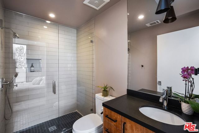 1102 Amoroso Place, Venice CA: https://media.crmls.org/mediaz/ba1bb3f5-f1fe-4344-901d-b092e79b97b2.jpg