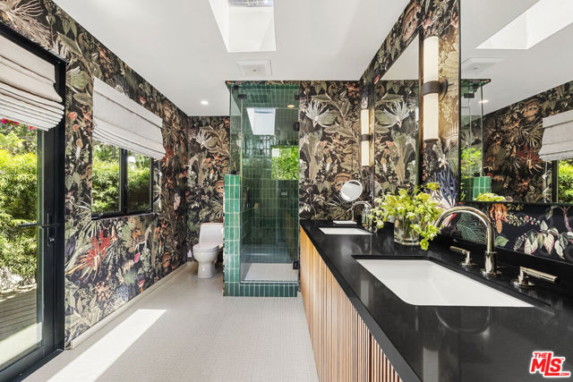 8547 Appian Way, Los Angeles CA: https://media.crmls.org/mediaz/ba1bd0a8-3170-4193-b7f5-027cc6c695db.jpg