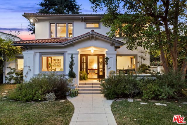 2027 Canyon Drive, Los Angeles CA: https://media.crmls.org/mediaz/ba1c4310-d487-4566-9d86-241f124756e7.jpg
