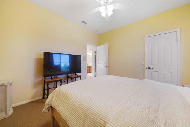 2173 Twisted Oak Ln Lane, Alpine CA: https://media.crmls.org/mediaz/ba1caf9b-5c0e-4753-a80d-874487c41c03.jpg