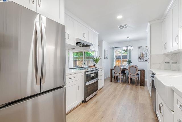825 Oak Grove Rd, Concord CA: https://media.crmls.org/mediaz/ba1ce01d-9c23-486a-a9fe-a0ed1f6179ba.jpg