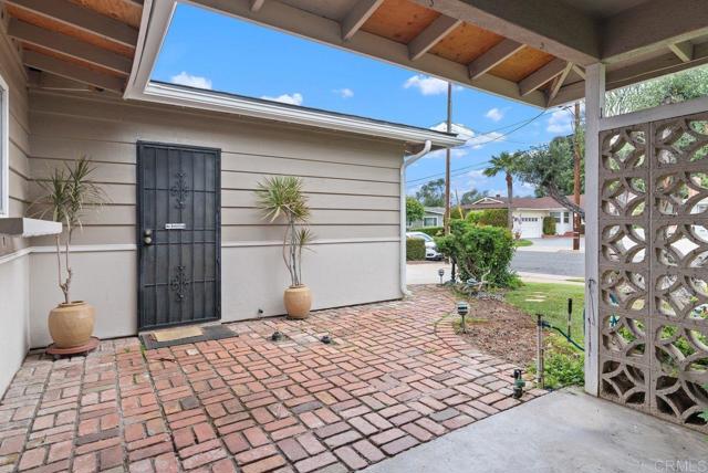 Detail Gallery Image 5 of 36 For 321 Chestnut Lane, Escondido,  CA 92025 - 3 Beds | 3 Baths