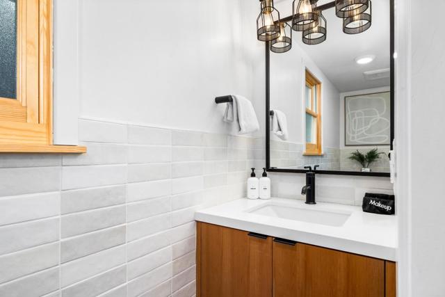 208 Capitola Avenue, Capitola CA: https://media.crmls.org/mediaz/ba1d7ce7-0141-4374-9a98-ba0af965ab35.jpg