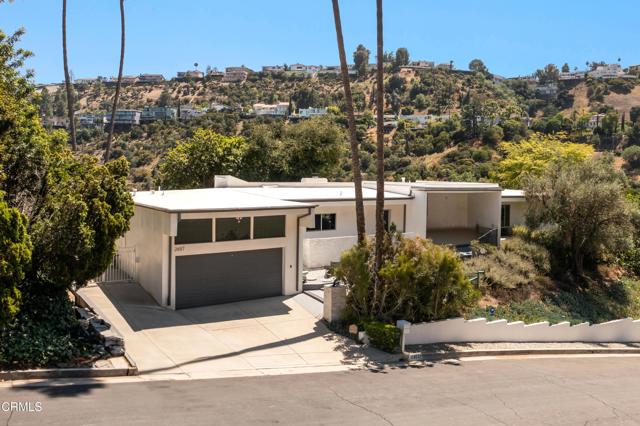 2657 Zorada Drive, Los Angeles CA: https://media.crmls.org/mediaz/ba1da1ce-7f29-4c2c-9fc7-4f3bbe460697.jpg