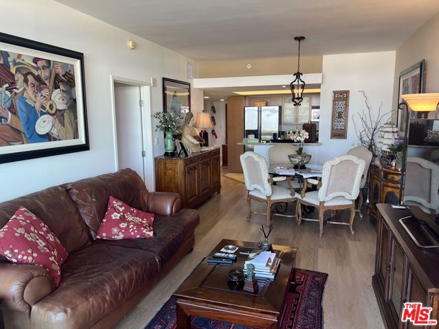 13700 Marina Pointe Drive, Marina del Rey CA: https://media.crmls.org/mediaz/ba1da8dc-ae7f-46b7-8ee2-27a321c31d43.jpg