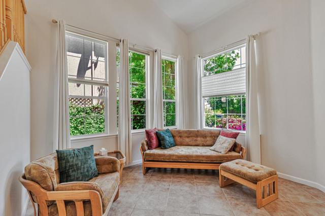 975 Oak Brook Way, Gilroy CA: https://media.crmls.org/mediaz/ba1db00f-2f1b-49ab-bce3-2ec10bc5c310.jpg