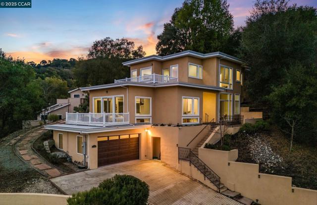 102 Barbara Rd, Orinda CA: https://media.crmls.org/mediaz/ba1e510e-b205-485b-ad3f-4418a769f268.jpg