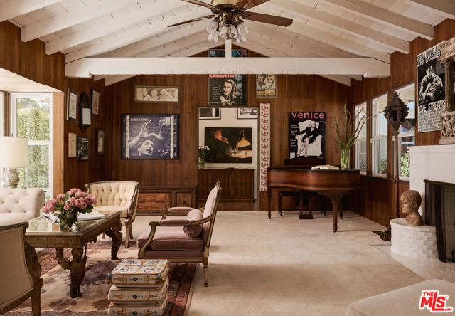 7917 Woodrow Wilson Drive, Los Angeles CA: https://media.crmls.org/mediaz/ba1f474b-f0f4-43ed-948c-c351abe3786d.jpg