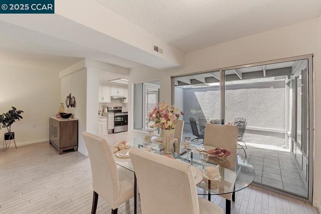 1517 Oakmont, Walnut Creek CA: https://media.crmls.org/mediaz/ba1fc089-b14b-40d4-bc01-ead65a368eeb.jpg