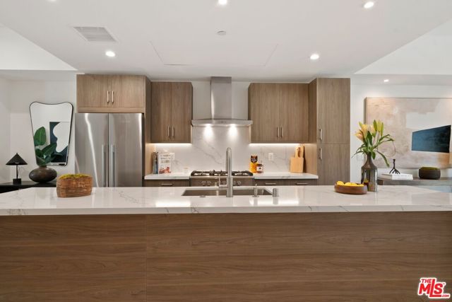 3807 S Verona Court, Los Angeles CA: https://media.crmls.org/mediaz/ba1fc425-e4d0-4039-8040-3fb783515b9c.jpg