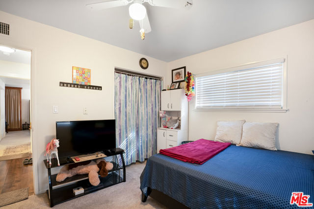 4141 Eileen Street, Simi Valley CA: https://media.crmls.org/mediaz/ba1fed24-0273-44ab-bf14-311f2fc2f28f.jpg