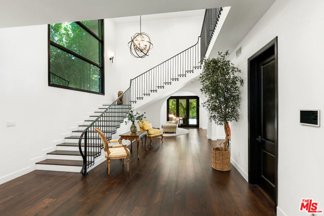356 S Clark Drive, Beverly Hills CA: https://media.crmls.org/mediaz/ba1ffd78-9001-43ff-938e-f2c82d9ce24f.jpg