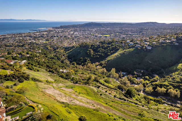416 Ranchito Vista Road, Santa Barbara CA: https://media.crmls.org/mediaz/ba2008dc-a800-44af-aab6-09fca71d4080.jpg
