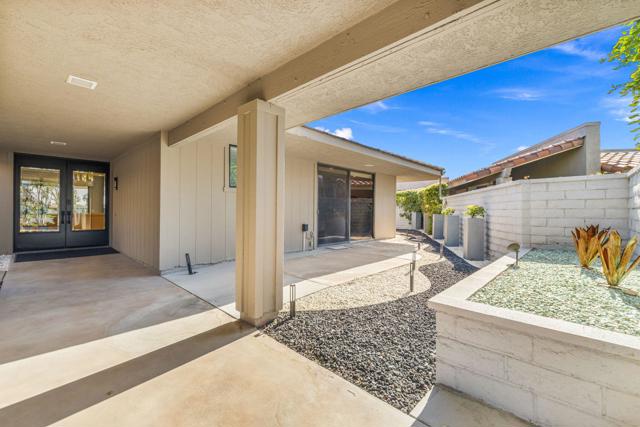 6 Barnard Court, Rancho Mirage CA: https://media.crmls.org/mediaz/ba2014a0-b4e9-4660-a0e4-0b8f9995727a.jpg