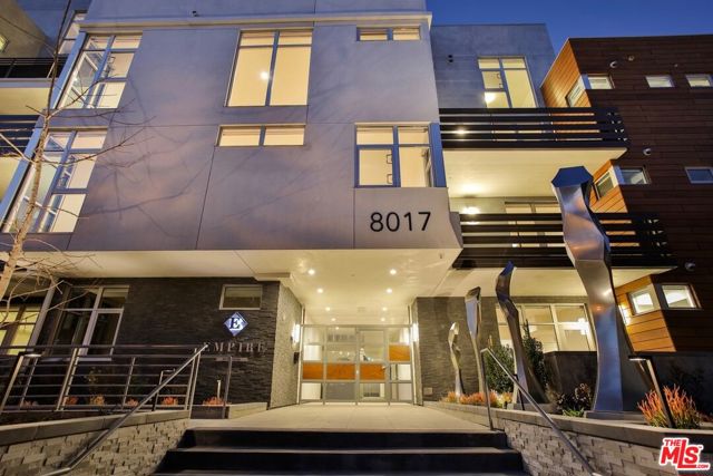 8017 W NORTON Avenue, West Hollywood CA: https://media.crmls.org/mediaz/ba220644-2f09-4468-9c5f-11c8881b7a16.jpg