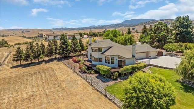 275 Nicholson Drive, Hollister CA: https://media.crmls.org/mediaz/ba23ec39-8111-42ef-b8fe-181d806db262.jpg