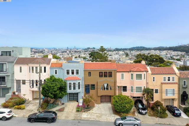 658 30Th Ave, San Francisco CA: https://media.crmls.org/mediaz/ba240c0a-6800-4906-a0ac-59ac7aea88af.jpg