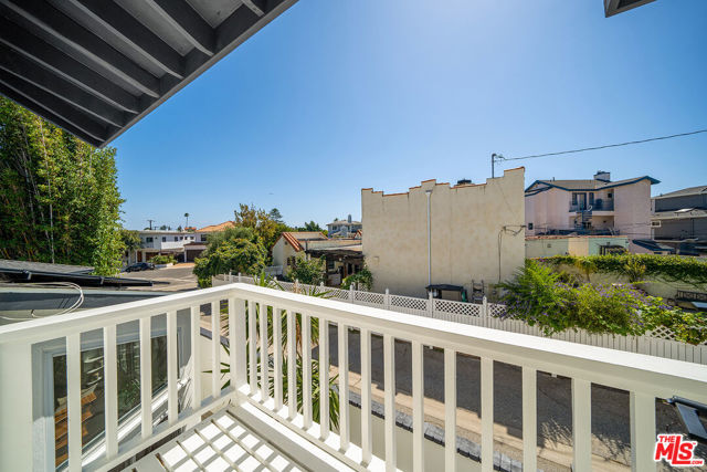 7145 Trask Avenue, Playa del Rey CA: https://media.crmls.org/mediaz/ba247944-5dab-4a4e-8191-91a7909147ca.jpg