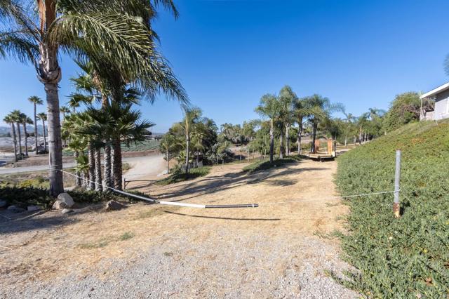 2405 Old Colony, Vista, California 92084, ,Residential Income,For Sale,Old Colony,NDP2407848