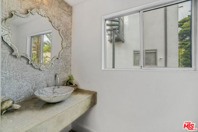 657 Mildred Avenue, Venice CA: https://media.crmls.org/mediaz/ba2530ef-f04d-4cd6-9c10-6c30506366fb.jpg