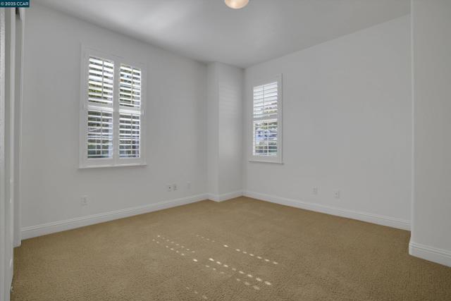 1411 Granite Creek Dr, Patterson CA: https://media.crmls.org/mediaz/ba25520a-c952-4c01-b5ce-90b3507a39bc.jpg