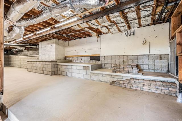 3925 Rogers Rd, Spring Valley CA: https://media.crmls.org/mediaz/ba255ad8-b1fe-46da-bbed-5bcc9c832f27.jpg