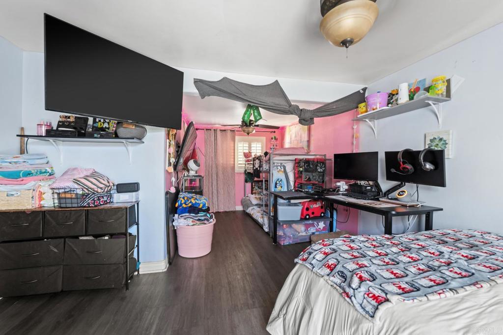 https://media.crmls.org/mediaz/ba25bbcf-63a0-4bed-b1d9-b7fda57924c5.jpg?preset=X-Large