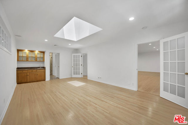 1231 Club View Drive, Los Angeles CA: https://media.crmls.org/mediaz/ba261df1-d904-4d32-81fe-79fe971a320a.jpg