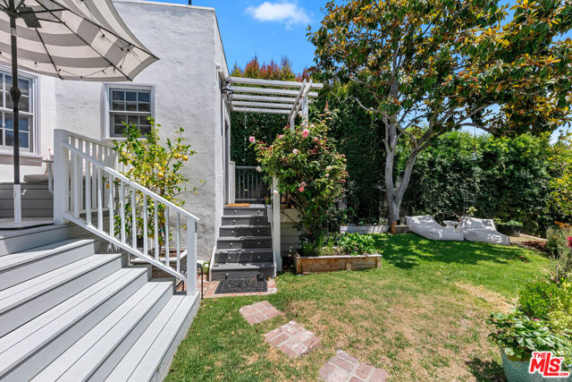 10736 Le Conte Avenue, Los Angeles CA: https://media.crmls.org/mediaz/ba262f4e-9ff2-49b3-8da4-128edc781164.jpg