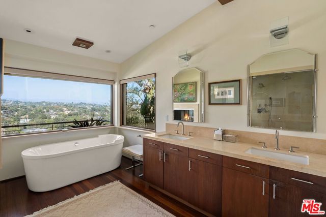 Drew Fenton | 1024 Lindenwood Lane Los Angeles CA | MLS: 7292119