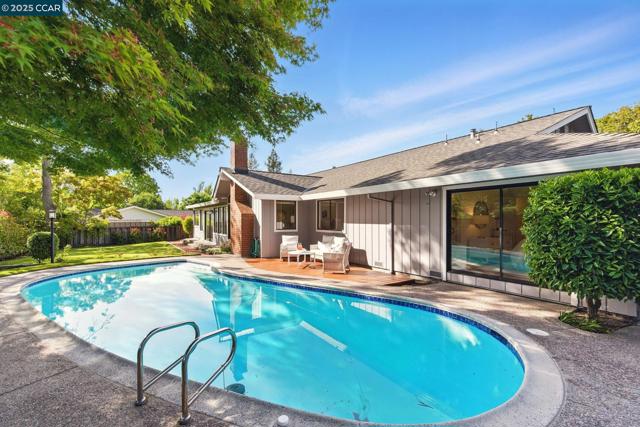 154 Selborne Way, Moraga CA: https://media.crmls.org/mediaz/ba26a1f8-a760-40ba-a3f0-1f175360c95d.jpg