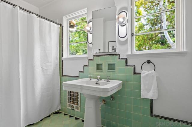 7316 Encelia Dr., La Jolla CA: https://media.crmls.org/mediaz/ba26be94-63ac-4385-bddf-64a879d7b441.jpg