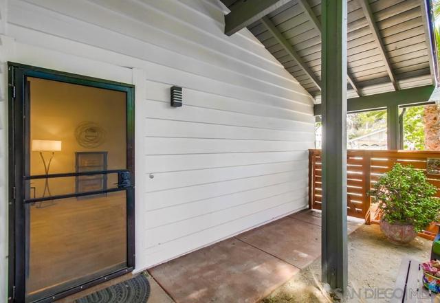 10518 Gabacho Dr, San Diego CA: https://media.crmls.org/mediaz/ba26f76c-98bf-4b7d-9c8c-0045c1809bfe.jpg