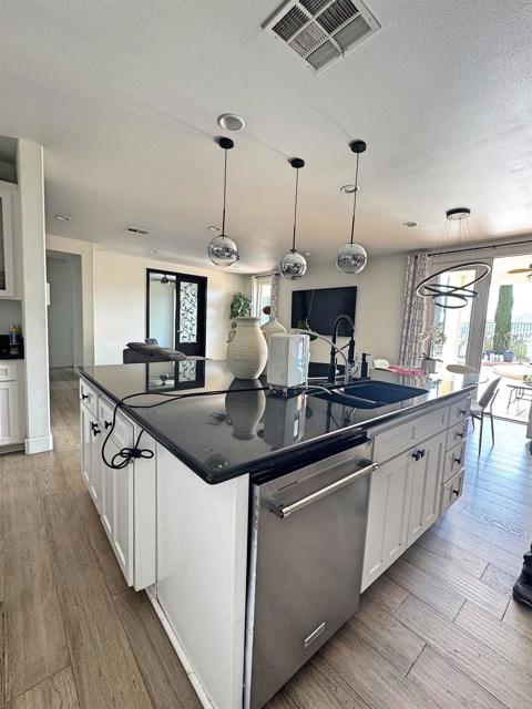 Detail Gallery Image 14 of 52 For 1498 Berry Creek Place, Chula Vista,  CA 91913 - 5 Beds | 4/1 Baths