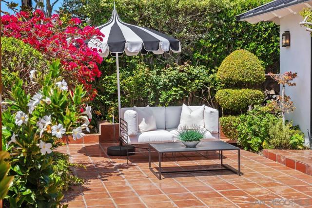 7505 Pepita Way, La Jolla CA: https://media.crmls.org/mediaz/ba278f65-b2cd-4781-819b-1e183383daca.jpg