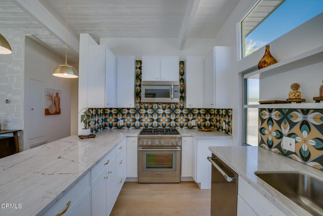 2839 N Davis Way, Palm Springs CA: https://media.crmls.org/mediaz/ba27cbea-b601-4855-b569-abaa0774ac63.jpg
