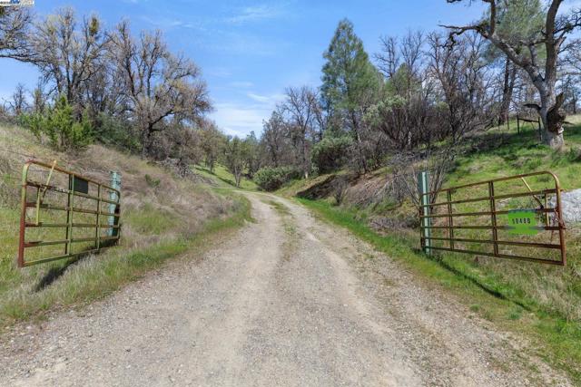 59480 Mines Rd, Livermore CA: https://media.crmls.org/mediaz/ba282028-a00f-400e-8b96-95cb3296abfb.jpg
