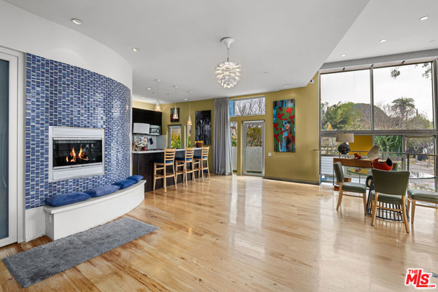 801 Westbourne Drive, West Hollywood CA: https://media.crmls.org/mediaz/ba283e73-71f1-47b2-8853-f00dee009697.jpg