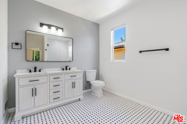 7050 Independence Avenue, Canoga Park CA: https://media.crmls.org/mediaz/ba28c5b6-0c0a-46f9-9589-6f840dcc6492.jpg