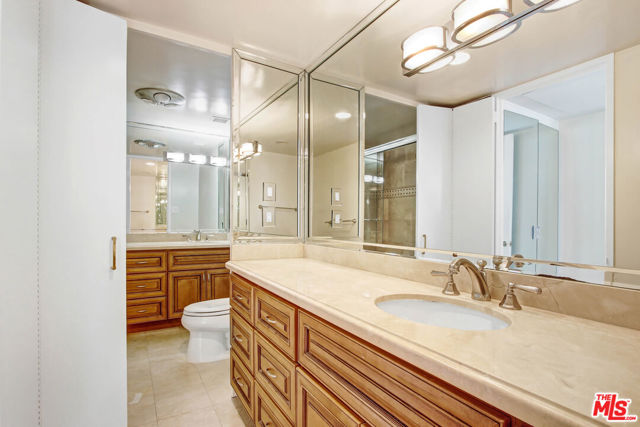 10433 WILSHIRE, Los Angeles CA: https://media.crmls.org/mediaz/ba29c3c2-242d-4f13-9548-45fcbc63d598.jpg
