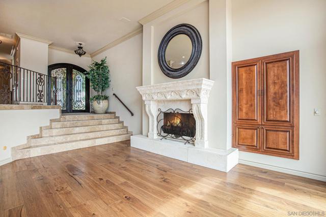 34 The Point, Coronado CA: https://media.crmls.org/mediaz/ba29cc3e-9df4-46b5-9837-dcdc64a453bc.jpg