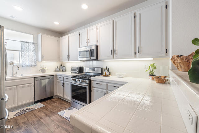 Detail Gallery Image 3 of 38 For 148 Beach Side Ct, Ventura,  CA 93001 - 2 Beds | 2/1 Baths