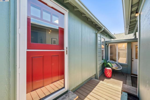 2449 26TH AVENUE, Oakland CA: https://media.crmls.org/mediaz/ba2a0294-9d17-4b91-aed6-efa170e76a4c.jpg