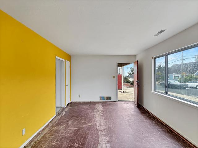 324 Glencourt Way, Pacifica CA: https://media.crmls.org/mediaz/ba2a0af5-36fe-4aaa-95f7-3c8fc7008edd.jpg
