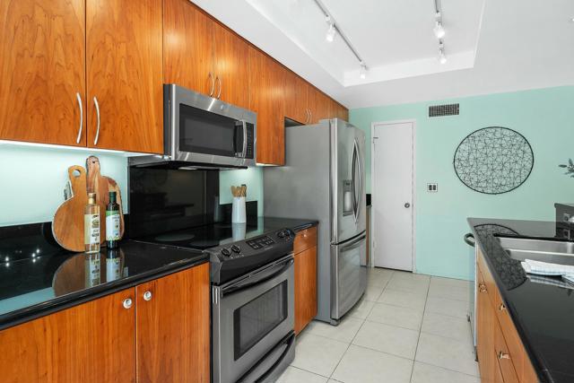 73481 Poinciana Place, Palm Desert CA: https://media.crmls.org/mediaz/ba2a883c-e027-48a6-b98b-58c38343ce0b.jpg