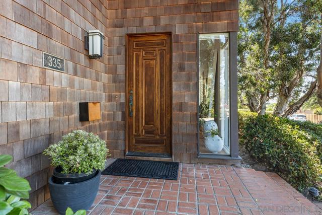 335 Fern Glen, La Jolla CA: https://media.crmls.org/mediaz/ba2a8913-b3b7-4ba2-b5d7-0f9a239e51ae.jpg