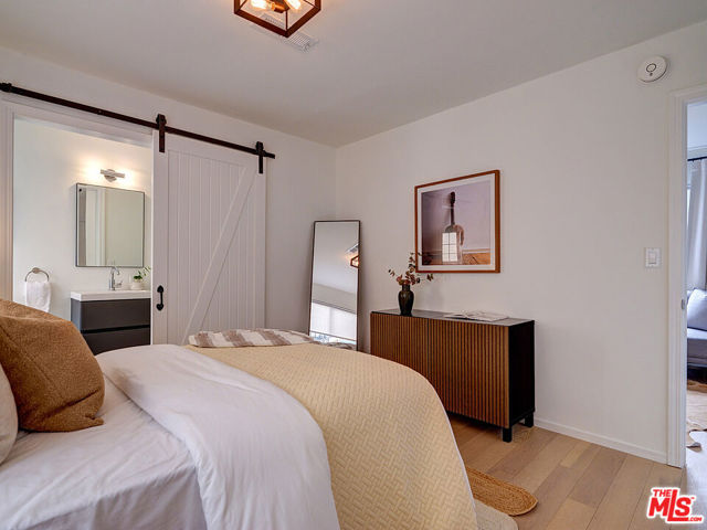 422 W Avenue 37, Los Angeles CA: https://media.crmls.org/mediaz/ba2acc18-0e58-4c4f-bc4f-c9b419e0cb5a.jpg