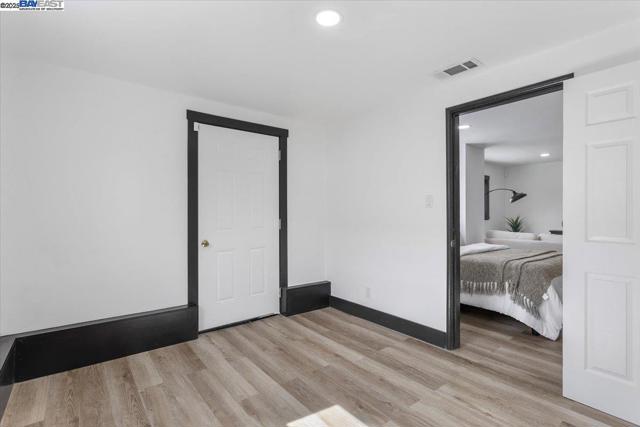 Image 37 of 49 For 5301 Brann St