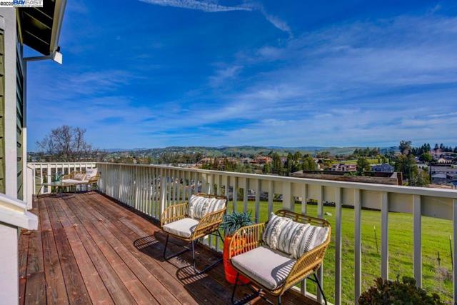 1228 Copper Peak Ln, San Jose CA: https://media.crmls.org/mediaz/ba2ba6b8-c8d7-47fe-b699-38e2a867b1b9.jpg